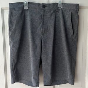 𝅺PGA Tour Men's Gray Golf Shorts Size 34 Zip/Button Closure
